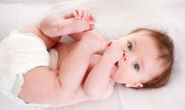 Слиз в калі у немовляти: причини і лікування