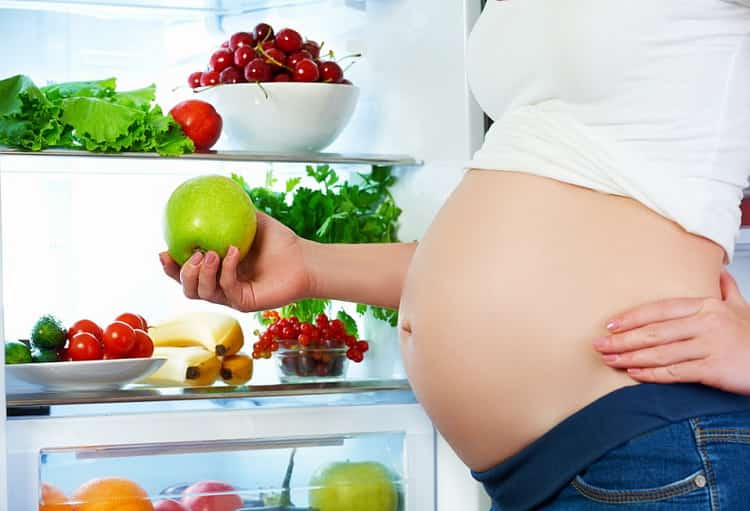 Що не можна їсти вагітним: правда і міфи