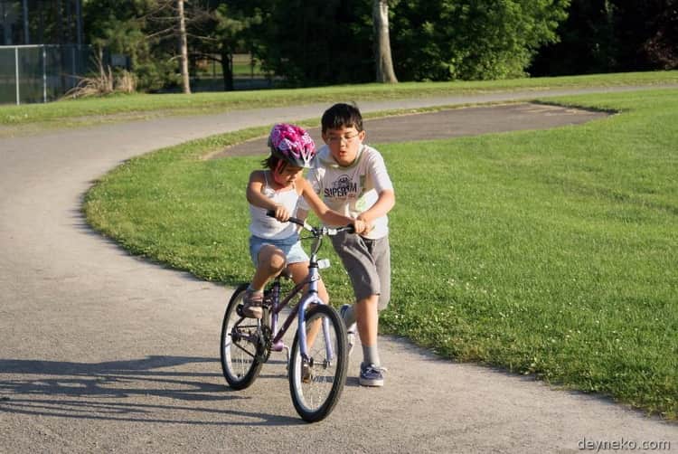Як швидко навчити дитину кататися на велосипеді