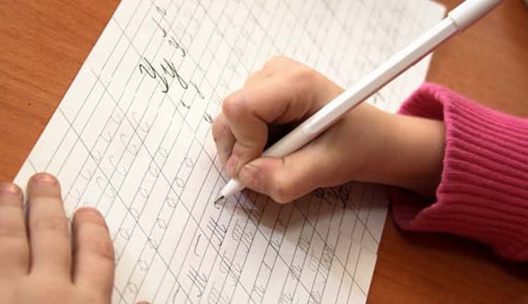 Як швидко навчити дитину писати