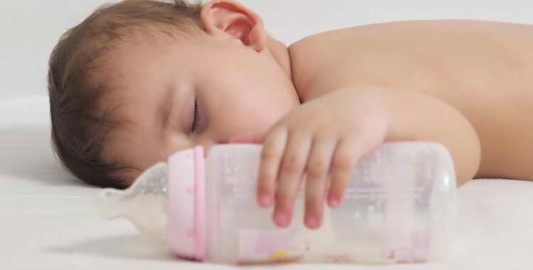 Як легко відучити дитину від пляшечки