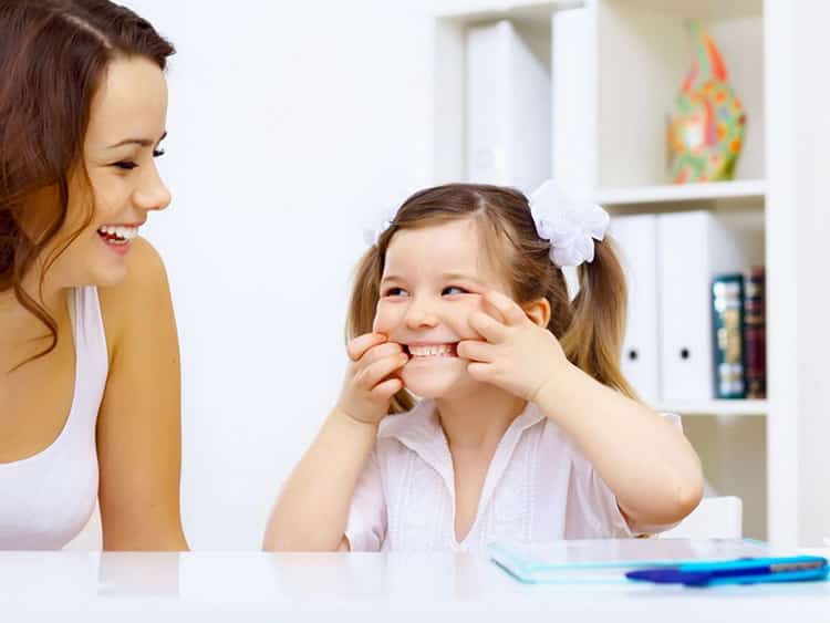 Як правильно навчити дитину говорити