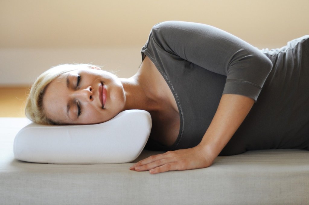 Як вибрати ортопедичну подушку для сну при шийному остеохондрозі?