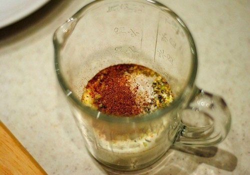 Курка маринована в кефірі і запечена в духовці з картоплею домашній рецепт