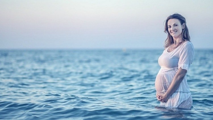 Чи можна вагітним купатися в озері влітку