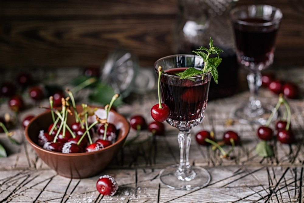 Рецепти та особливості приготування настоянки на вишні на спирту