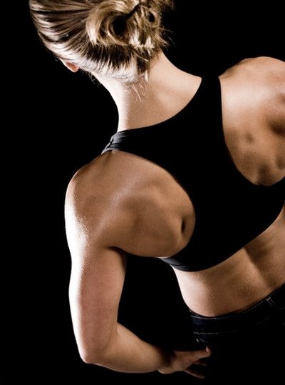 Вправи для збільшення ширини плечей для чоловіків і жінок
