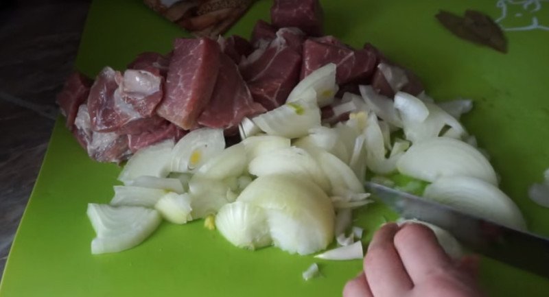 Свинина запечена в духовці — 9 простих і смачних рецептів з фото