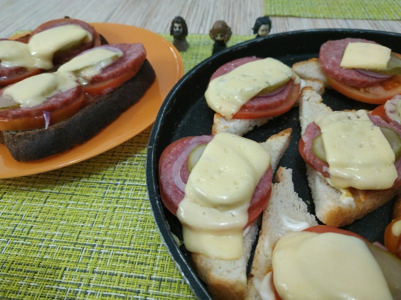 Бутерброди на швидку руку — з простих продуктів. Прості і смачні!
