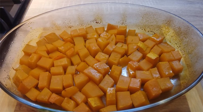 Гарбуз у духовці швидко і смачно — 8 рецептів як запекти гарбуз