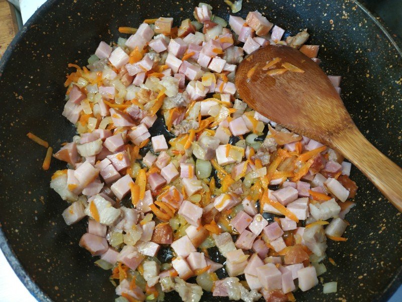 Збірна мясна солянка з капустою — класичний рецепт з покроковими фото