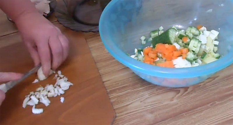 Салат олівє з куркою — 5 простих класичних рецептів