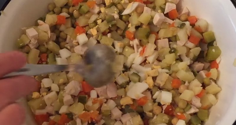 Салат олівє з куркою — 5 простих класичних рецептів