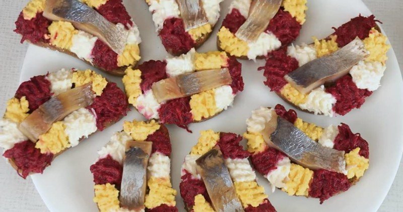 Бутерброди на святковий стіл — прості і смачні рецепти на День народження і Новий рік з фото