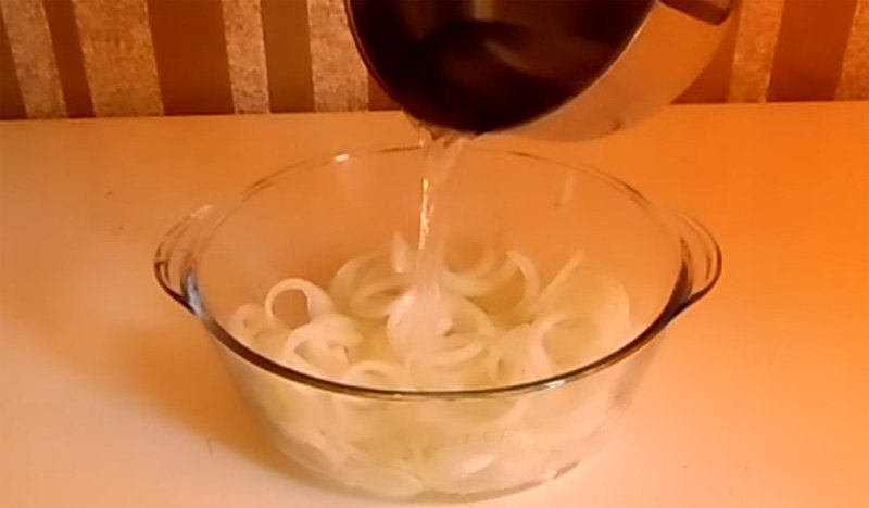 Як маринувати цибулю в домашніх умовах — 4 вдало перевірених рецепту