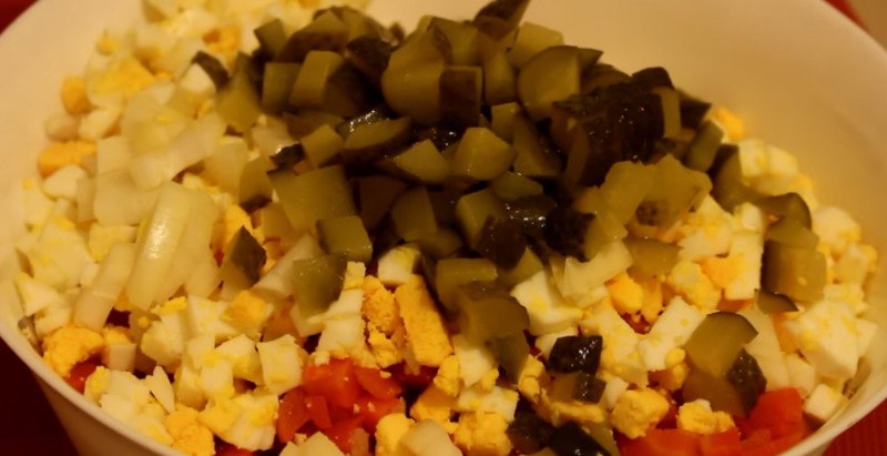 Салат олівє з ковбасою і з мясом — 5 дуже смачний класичних рецептів