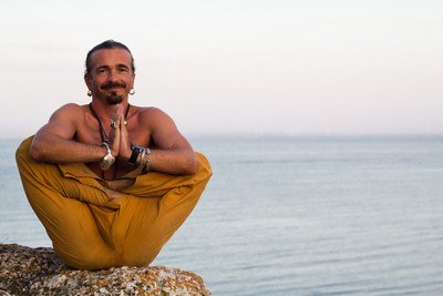 Опис і принципи практики ішвара йоги