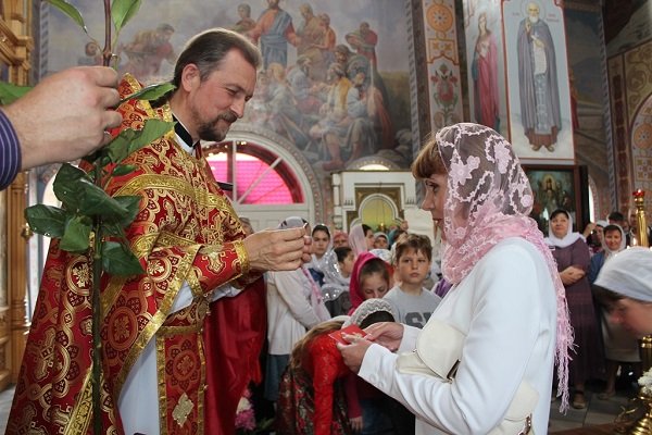 Чи можна мити голову в церковні свята, чому не можна купати дитину в неділю, можна топити лазню у батьківську суботу, чи можна мити голову на Казанську