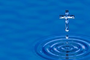 Свята вода ? як використовувати, молитва перед прийняттям святої води, наукове пояснення властивостей свяченої води, як правильно пити святу воду вдома, чи можна пити кожен день, можна кипятити