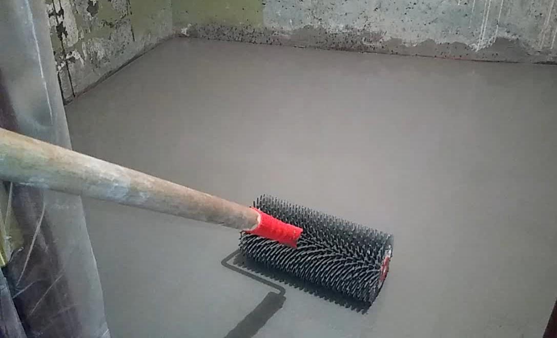 Як зробити стяжку у ванній на підлогу під плитку?