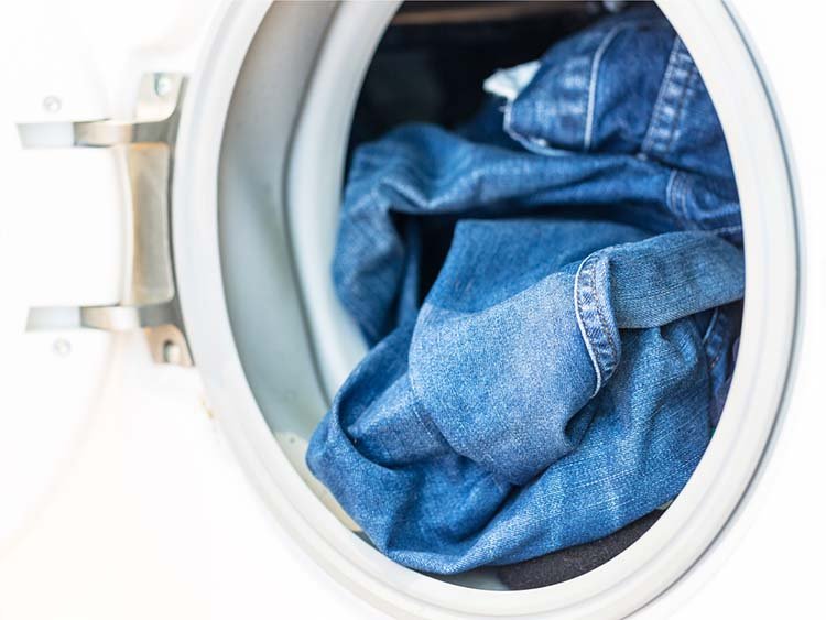 Як правильно прати денім: у пральній машині і в ручну