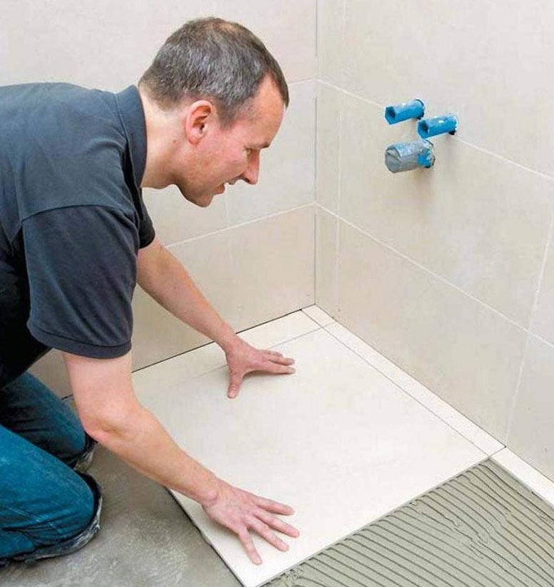 Як класти плитку на підлогу у ванній своїми руками: відео укладання, як покласти плитку на підлогу у ванній