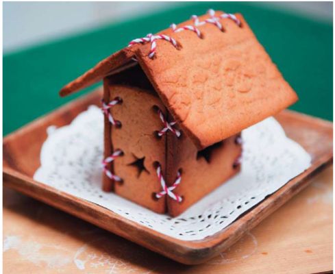Як спекти новорічне печиво і зробити пряниковий будиночок