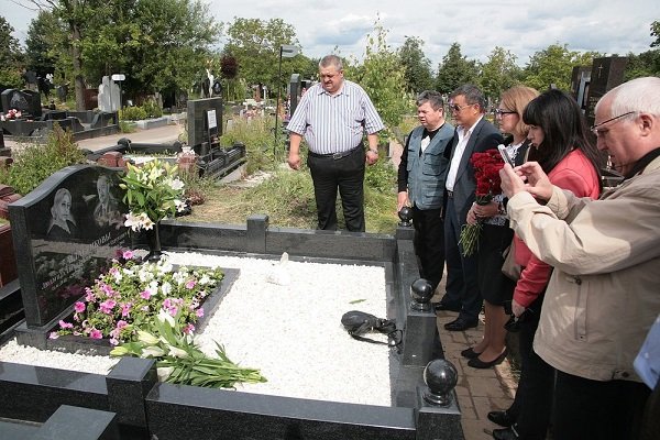 Троєкуровське кладовищі могили знаменитостей, адреса, як проїхати громадським транспортом і на машині в Москві, години роботи, список поховань, алея акторів