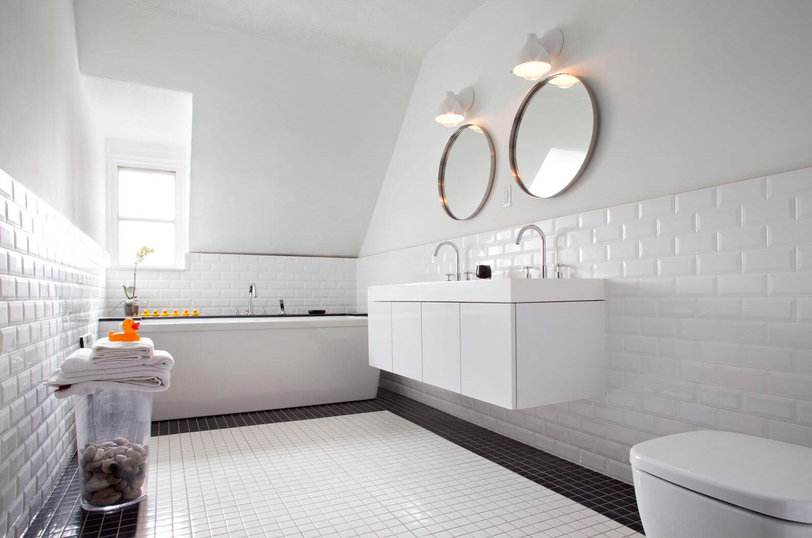 Чорно біла плитка у ванній 80 фото дизайну ванної з чорно білою плиткою