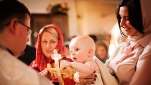 Хто може бути хрещеними батьками: вибір серед родичів і друзів, їх обовязки