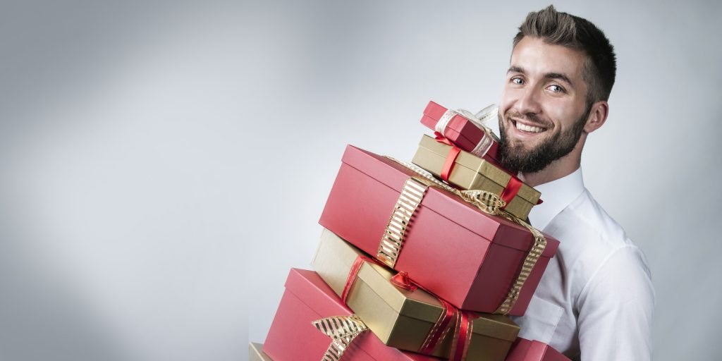 Що подарувати подрузі, хлопцеві на Новий рік – ідеї недорогих подарунків