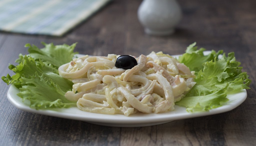 Найсмачніші салати з кальмарами на Новий рік. 11 покрокових рецептів