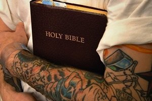 Що говорить Біблія про татуювання, як церква ставиться до тату, гріх це в православї, чи можна ходити в церкву з татуюванням