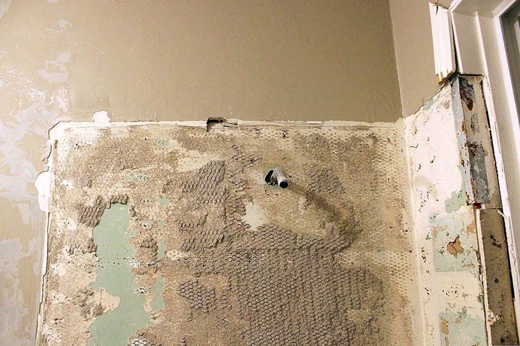 Як зняти плитку у ванній зі стіни не пошкодивши її? Швидко зняти стару плитку у ванній своїми руками