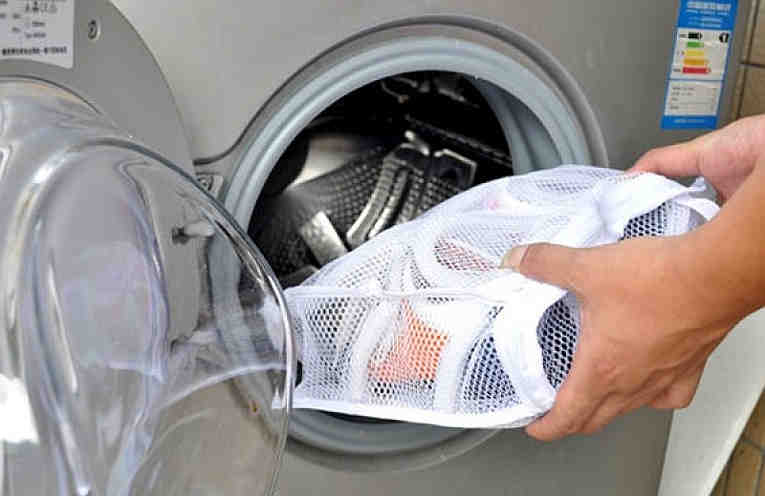 Як випрати сліпони і очистити від пилу і бруду в пральній машині і в ручну