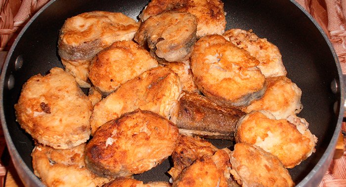 Як смачно приготувати хек на сковороді: 7 покрокових рецепта