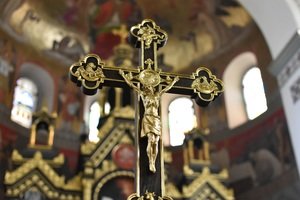 Православний хрест: символіка, значення та відмінності католицького і православного хрестика