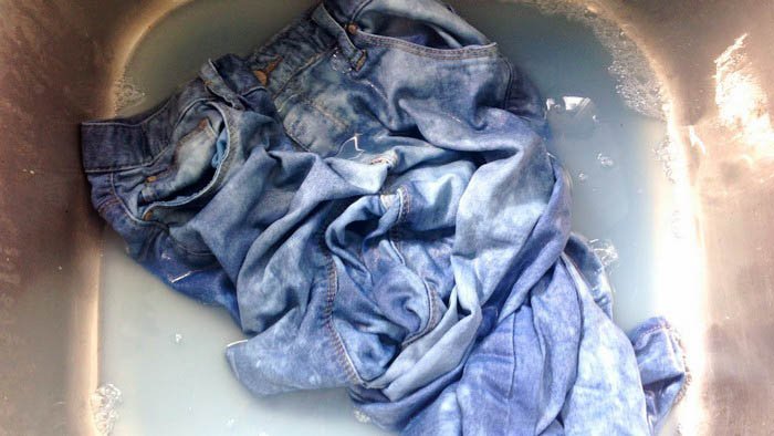Як правильно прати денім: у пральній машині і в ручну