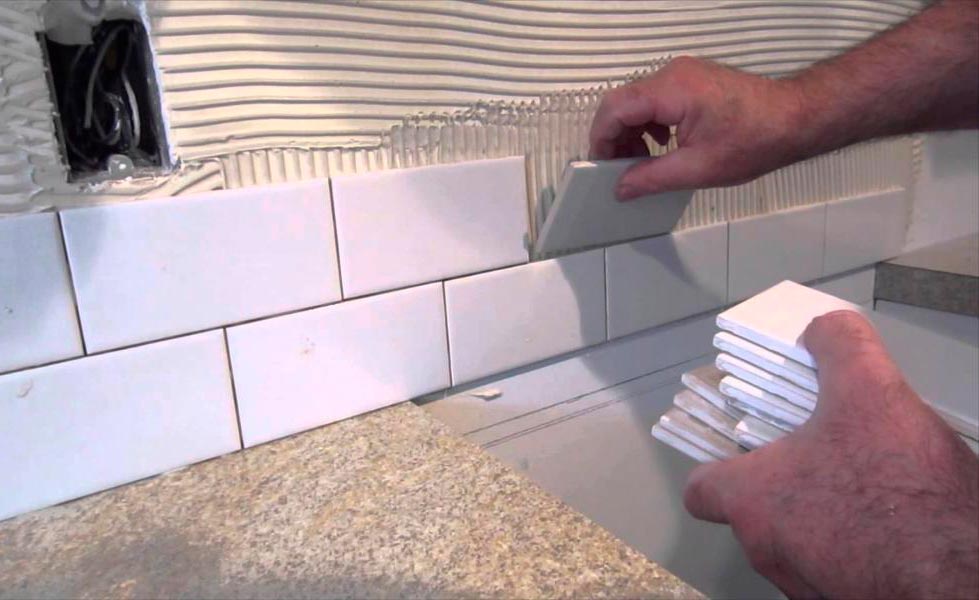 Як викласти фартух з плитки на кухні своїми руками? Укладання фартуха з плитки на кухні: відео