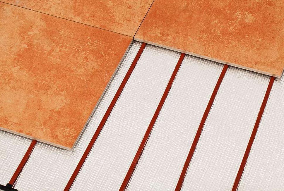 Інфрачервона тепла підлога під плитку: монтаж, плюси і мінуси укладання ІК теплої підлоги під плитку