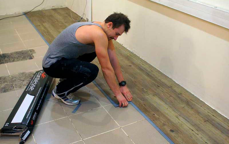 Як укладати плитку ПВХ для підлоги? Фото укладання ПВХ плитки на підлогу своїми руками