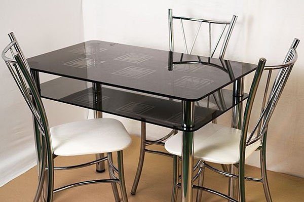 Скляні столи для кухні вибір форм і ніжок, моделі, відео