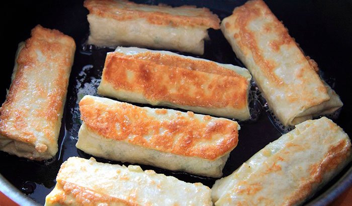 Гарячі бутерброди на Новий 2022 рік в духовці на сковороді (приготування покроково)