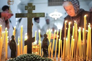 Як поминати покійних: дні поминання за статутом православної церкви, як поминати півроку, можна поминати в неділю, поминають в день народження померлого