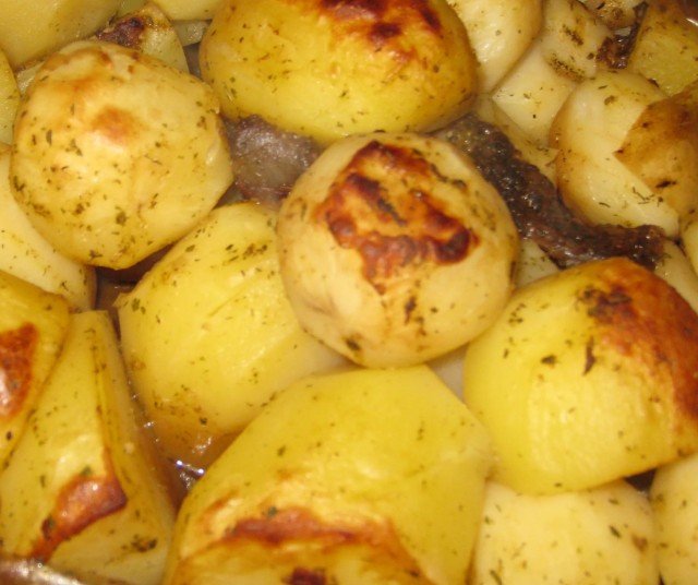 Картопля по селянськи: 10 покрокових рецептів приготування в духовці