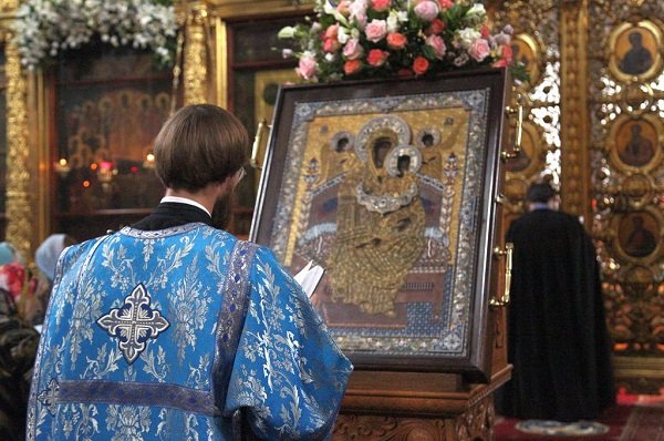 Ікона Всецариця значення в чому допомагає, чудотворна ікона в Москві в Новоспасском монастирі, акафіст Всецарице при онкології, куди вішати ікону, святкування ікони