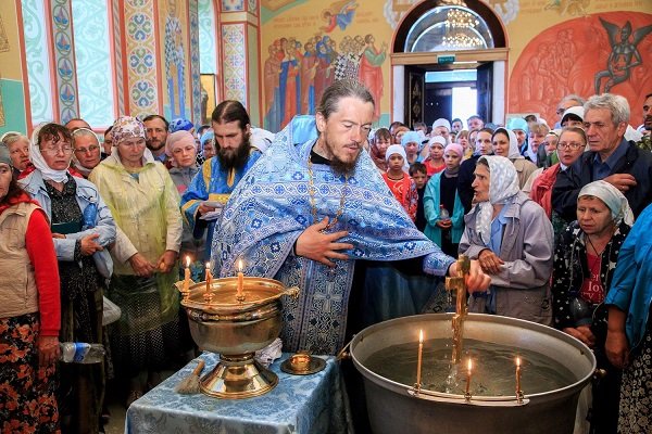 Водосвятний молебень що це таке, як замовити водосвятний молебень про здоровя святителю Спиридону Тримифунтскому, як проходить подячний молебень з водосвяттям