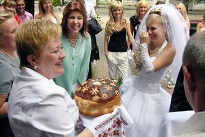 Благословення на весілля: історія появи традиції, значення ікон в обряді, як благословити дочку і сина