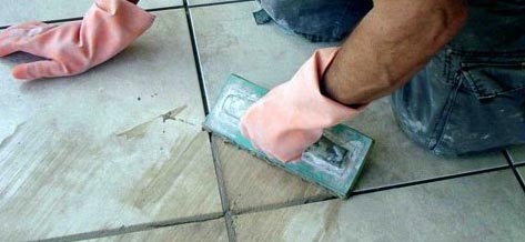 Як затирати шви на плитці на підлозі своїми руками: відео, як затерти шви на плитці на підлозі затіркою