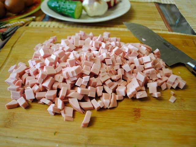 Окрошка на квасі з ковбасою – неймовірно смачний покроковий рецепт